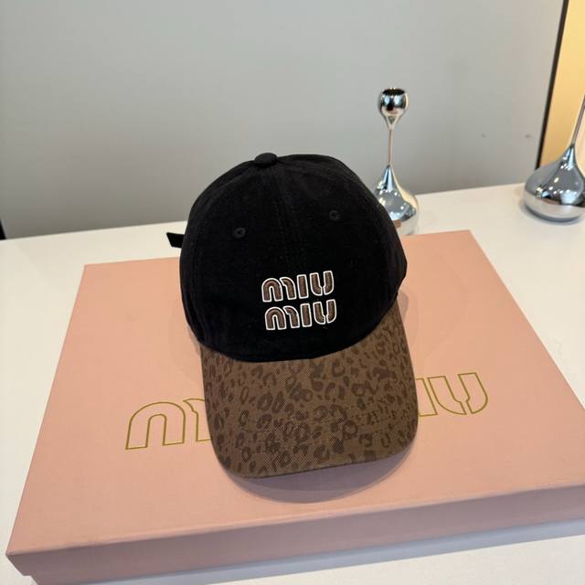 New Miu Miu baseball cap, haute couture, head circumference 57cm.