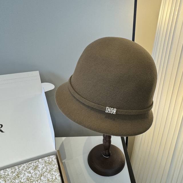 Khaki Dior Fall/Winter Wool Bucket Hat. A very stylish design! A different style