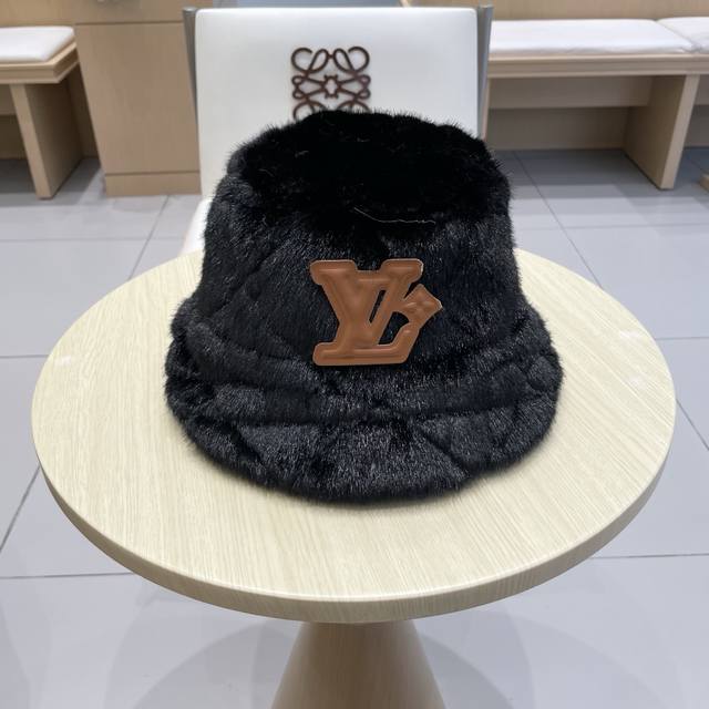 Louis Vuitton versatile bucket hat for women, winter fluffy outdoor warm three-d
