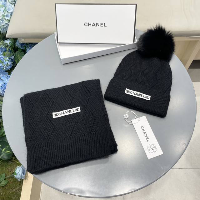 Chanel, a hot item on Xiaohongshu (Little Red Book), a new classic hat and scarf