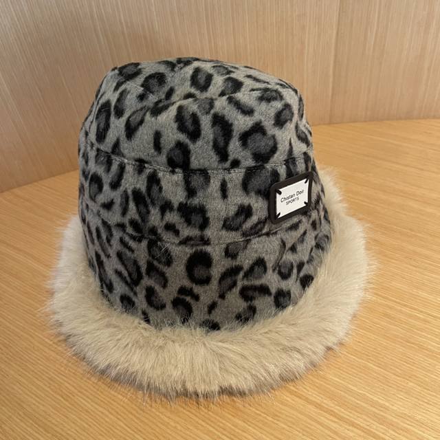 Dior Women's Hat, Autumn/Winter Irregular Leopard Print, Warm, Ear-Protecting, F