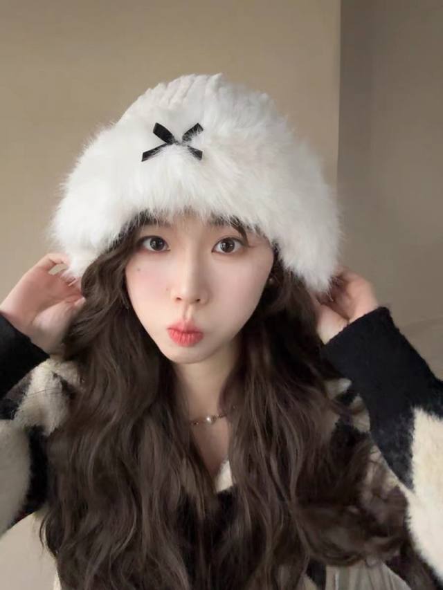 Louis Vuitton LV Plush Fisherman Hat Women's Autumn and Winter Thick Warm Hat Ma