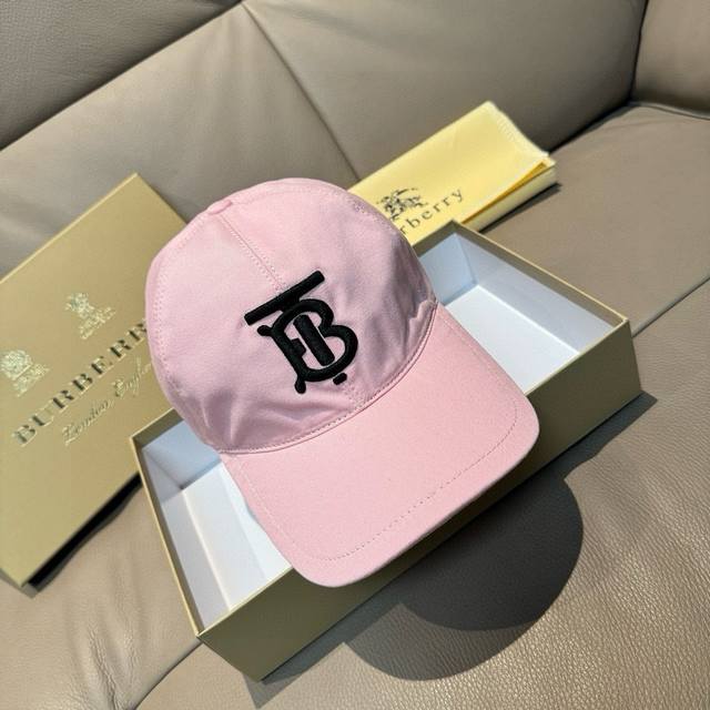 Comes with box and tote bag. Burberry baseball cap, a popular original design fr