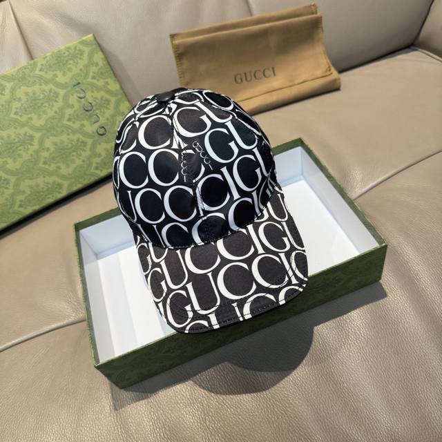 Comes with box and tote bag. New Gucci baseball cap, original design, Gucci silk