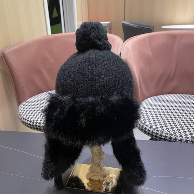 Dior 2025 New Fleece-Lined Lei Feng Hat for Women, Windproof, Cold-proof, Northe