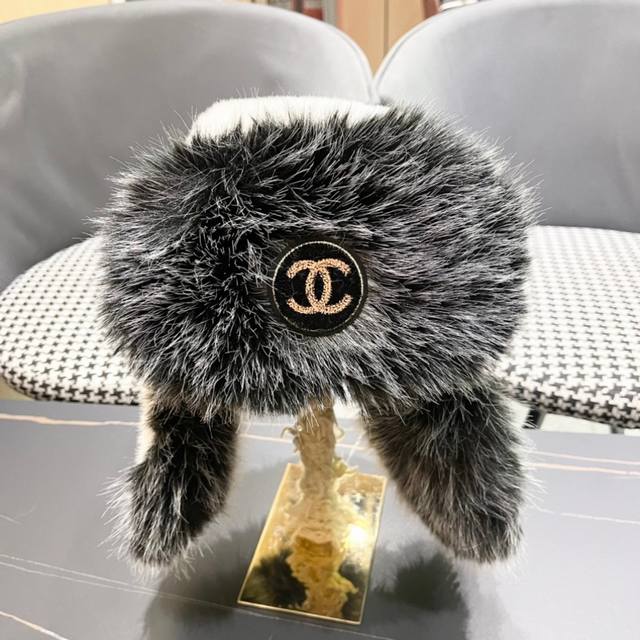 Chanel New Autumn/Winter Fleece Hat with Thickened Earflap and Fleece Lining Mak