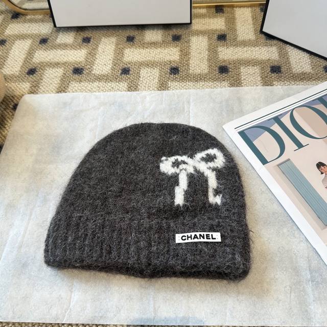 Chanel beanie Ddd