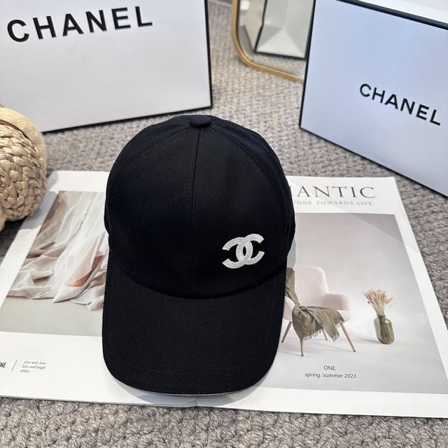 Chanel minimalist embroidered logo baseball cap, new arrival! A high-end designe