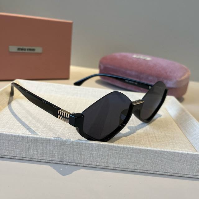 Miumiu 25th Anniversary European Style New High-End Square Frame Personalized Su