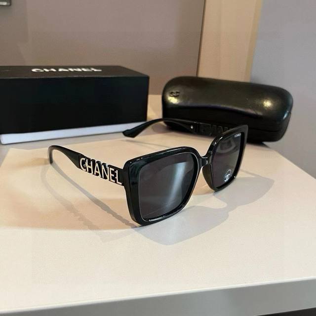 Chanel sunglasses, round-faced beauties, look here! Super flattering for chubby