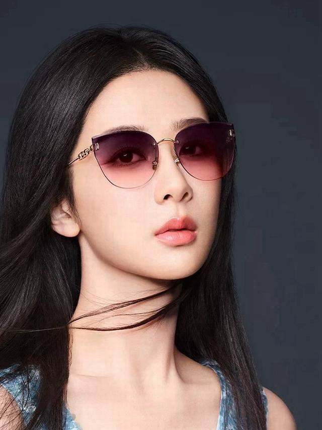 Nylon polarized Hermes frameless sunglasses with a square frame design that suit