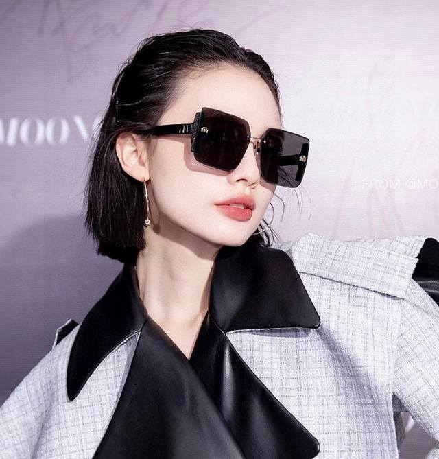 Miu Miu 2025 Spring New Trendy Hot Selling Fashion Square Frame Sunglasses High