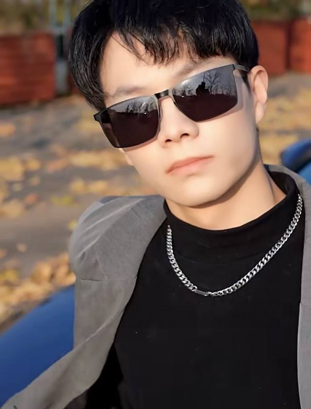 Gucci Men's Colorful Aviator Polarized Sunglasses. Material: High-definition nyl