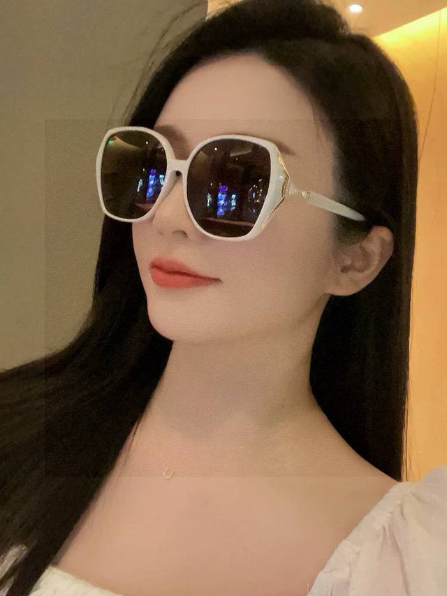 Chanel 2025 New Trendy Square Frame Sunglasses, Comfortable to Wear, Popular Sty