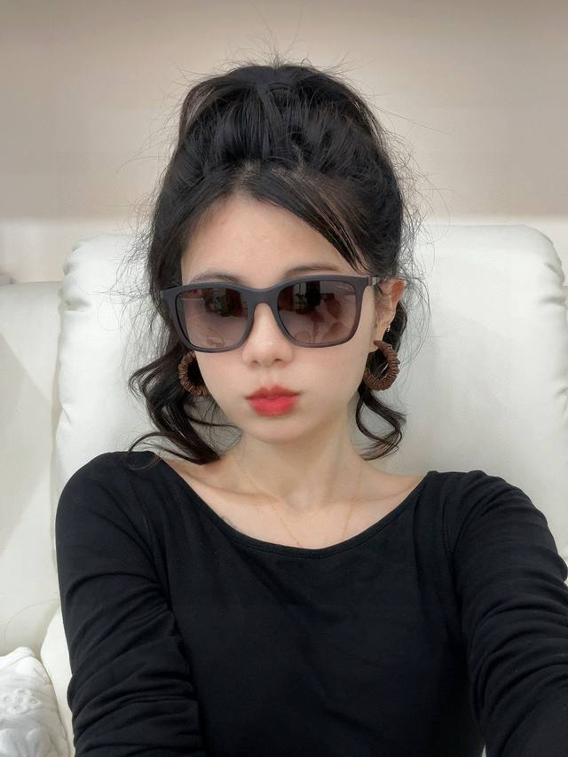 Officially synchronized brand: Ray-Ban classic men's and women's glass sunglasse