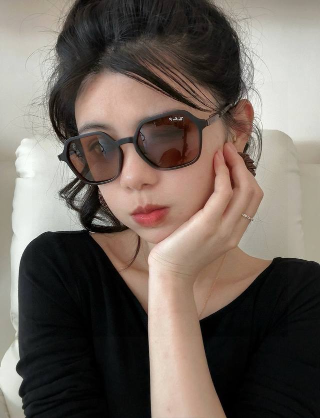 Officially synchronized brand: Ray-Ban classic men's and women's glass sunglasse