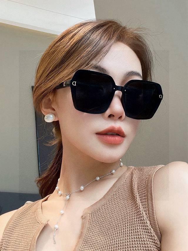 Dior polarized sunglasses, stylish driving glasses, from a world-renowned luxury