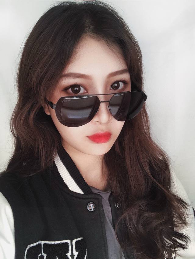 Gucci 2025 New Women's and Men's Couple Style Sunglasses with Electroplating Tha