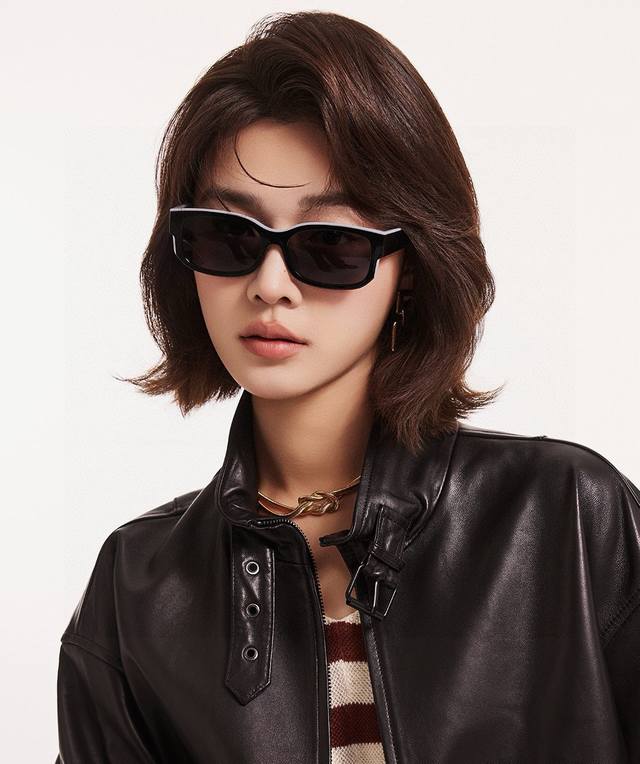 Gucci's classic small-frame design suits all face shapes and looks great with ei