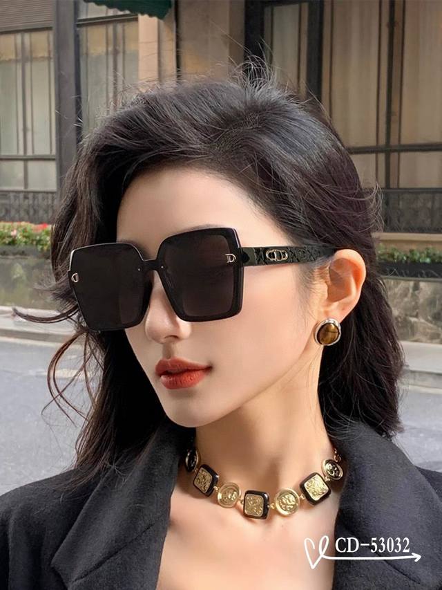 Dior (France) - Polaroid Resin Polarized Lenses, Tr90 Frame, Lightweight and Com