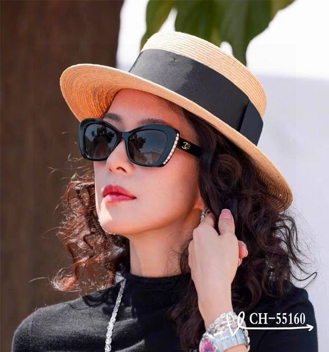 Chanel (France) - Polaroid resin high-definition lenses - Lightweight and comfor