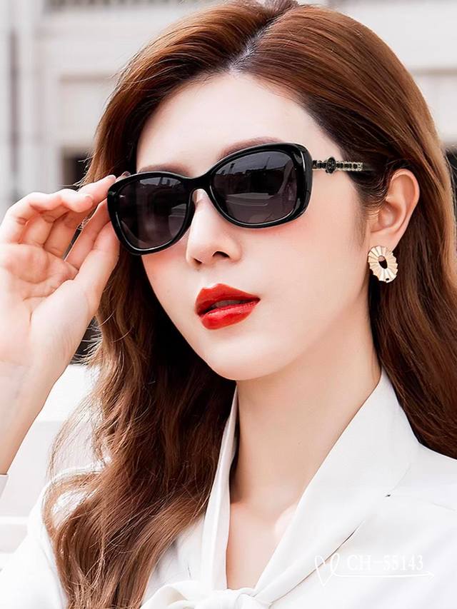 Chanel (France) - Polaroid resin high-definition lenses - Lightweight and comfor