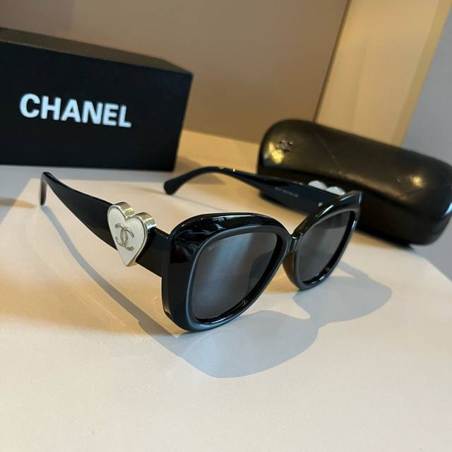 Chanel's popular sunglasses, a must-have for sun protection and face shaping.