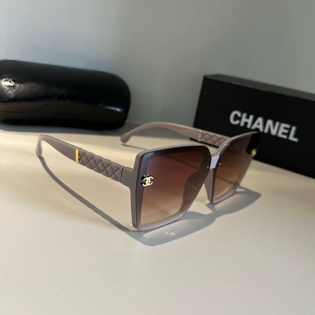 Chanel elegant sunglasses, blogger's style sunglasses Ddd