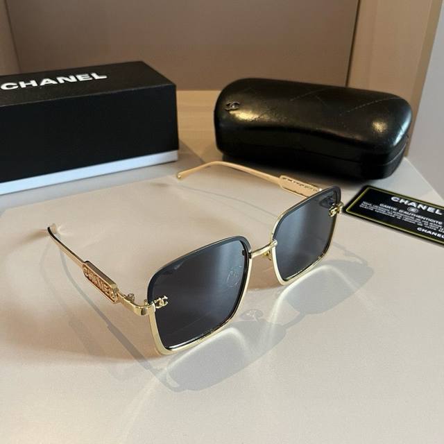New Chanel sunglasses, unisex, metal temples, a must-have for driving trips! Ddd