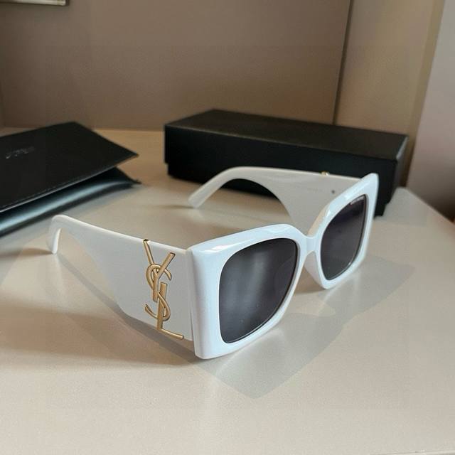 YSL Saint Laurent sunglasses, I absolutely love them! They give off such a power
