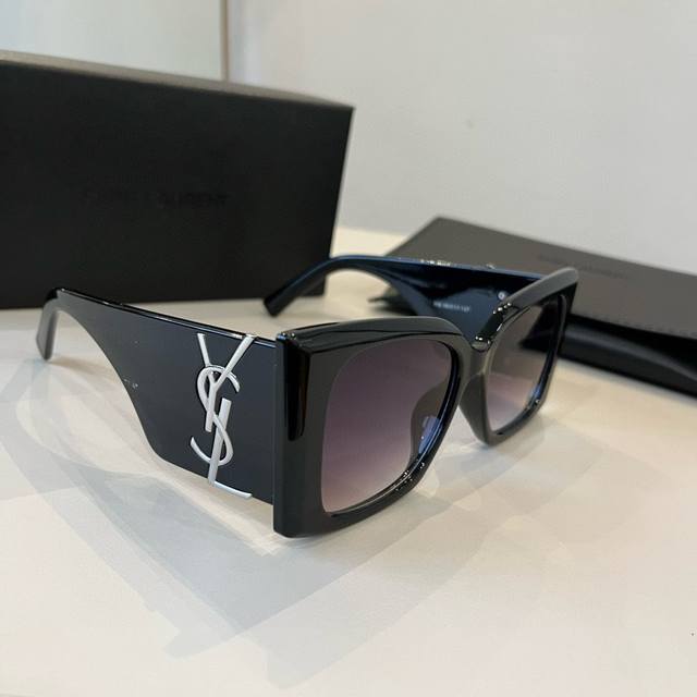 YSL Saint Laurent sunglasses, I absolutely love them! They give off such a power