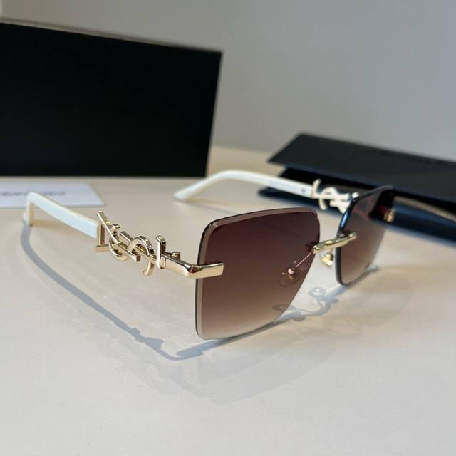 YSL Saint Laurent new stylish and unique sunglasses, these are super gentle and