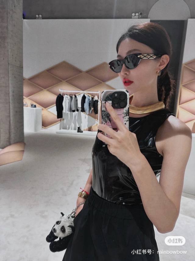 Louis Vuitton New Cat-Eye Sunglasses with High-Grade Electroplated Temples, Unis