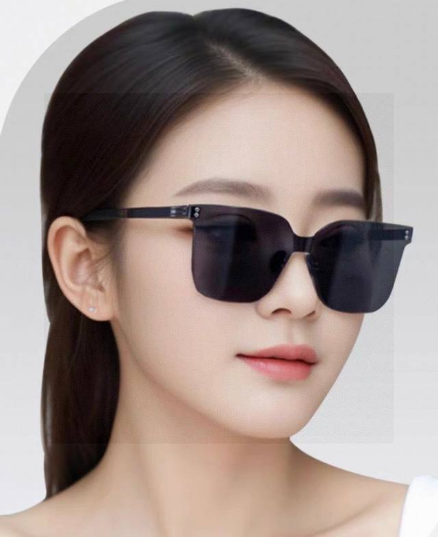 Gucc* 2025 New Unisex Couple Style Sunglasses with Electroplated Color That Neve