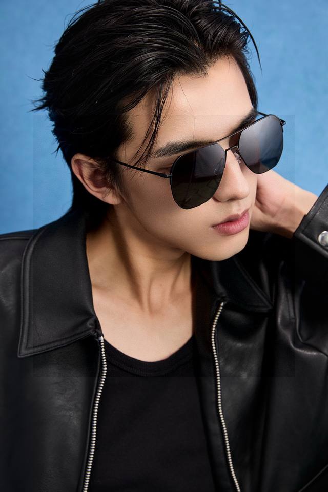 Gucci Men's Colorful Aviator Polarized Sunglasses. Material: High-definition nyl