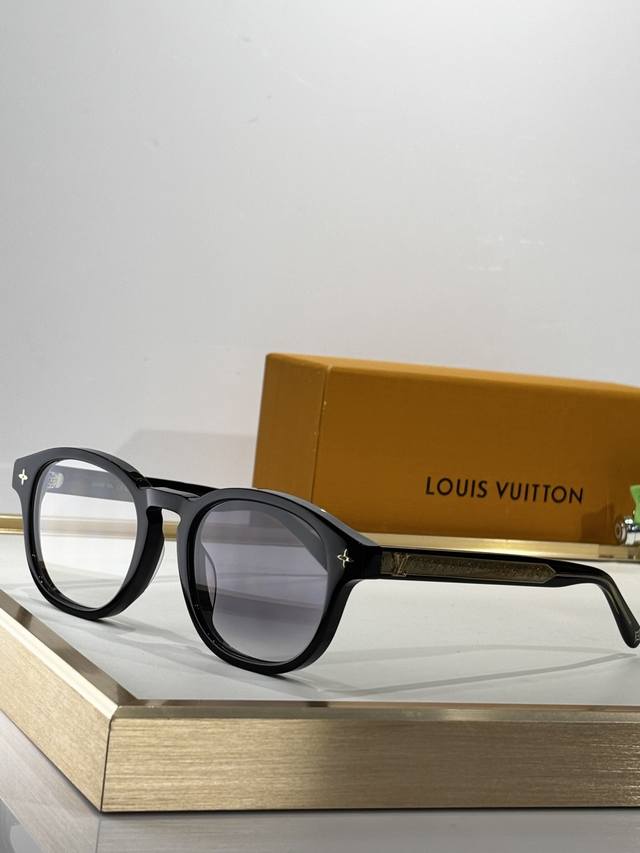 Color Changing Louis Vuitto* LV Aura Square Model: Z3042 Size: 57-21-145 Ddd