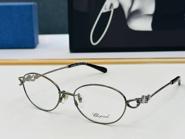 Original Chopard Model: Vcha58J Size: 53mm (18-140mm) Modern and stylish L-shape