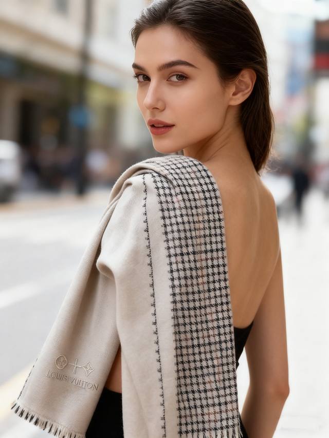 Louis Vuitton check embroidery, top-quality, superb item [crying emoji]. It can