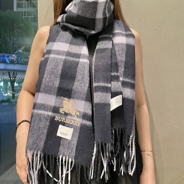 Burberry International Brand Fashionable Men's and Women's Scarves Now Available