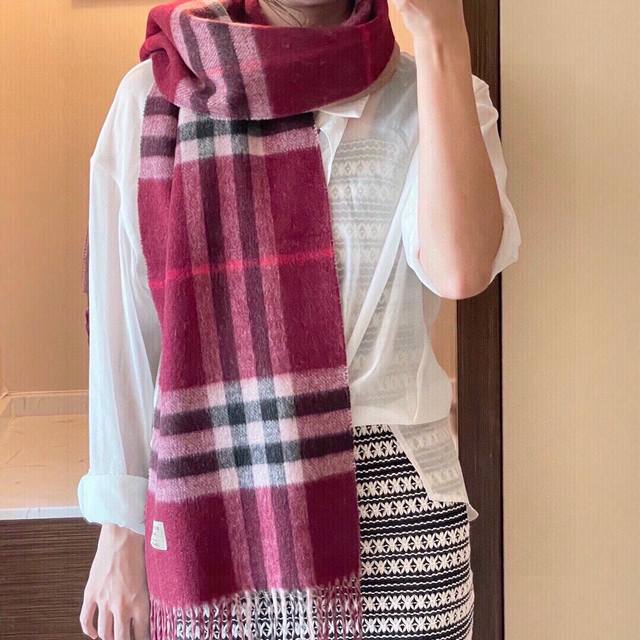 Highly recommended! A classic Burberry scarf that's been a bestseller for years.