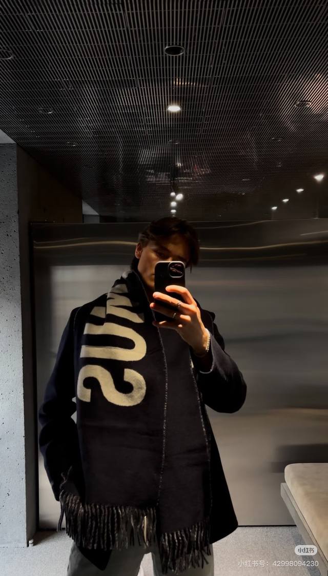 Jacquemus reversible scarf! I've been absolutely obsessed with this one this yea