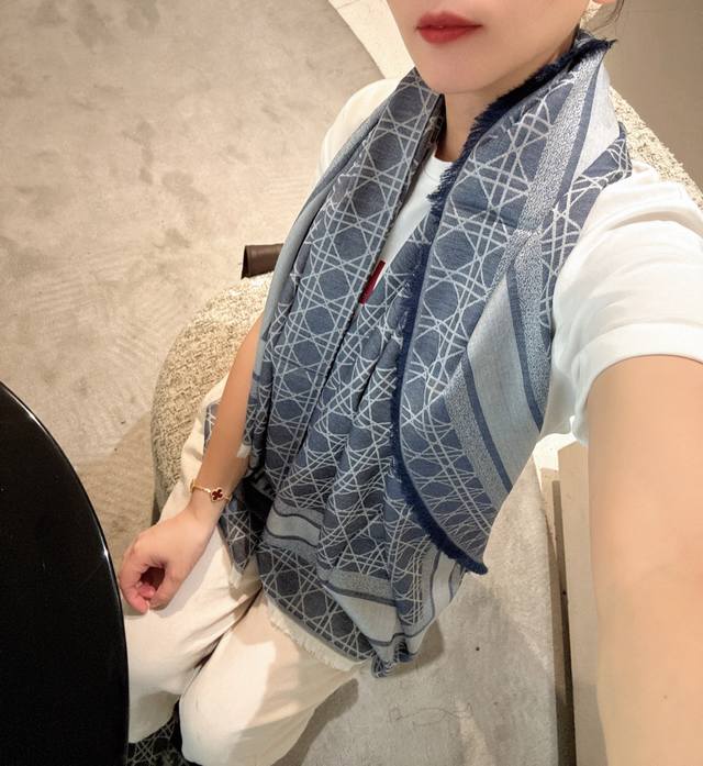 High-level! A Dior woman! A new interpretation of classic cannage!! The actual p