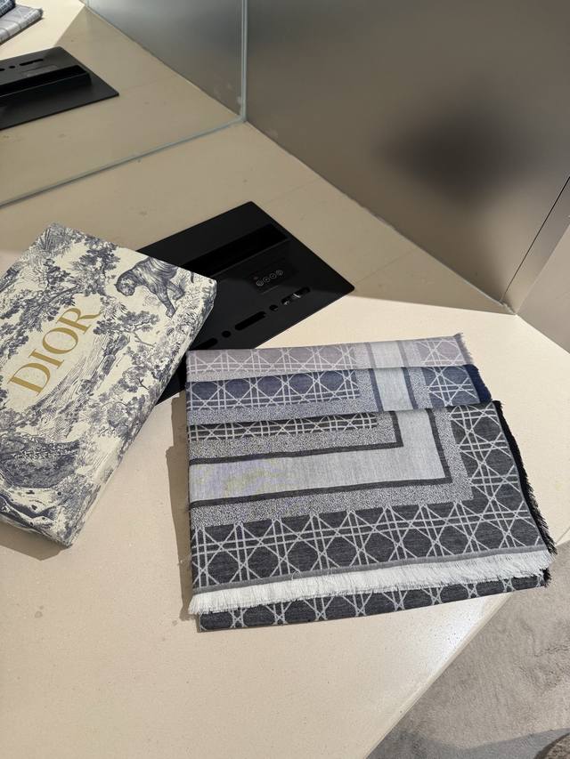 High-level! A Dior woman! A new interpretation of classic cannage!! The actual p