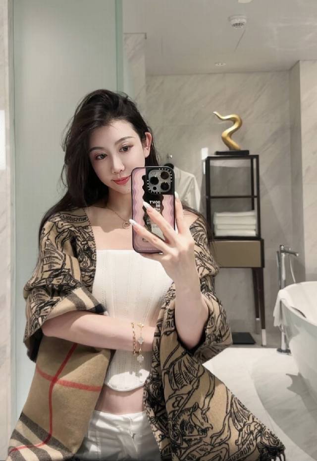 High-quality Burberry masterpiece, classic large check double-sided jacquard cas