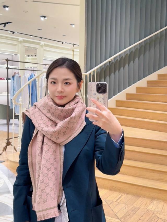 Style Lettering *47cm. % Wool Adorned with the classic Gg pattern, inspired by t