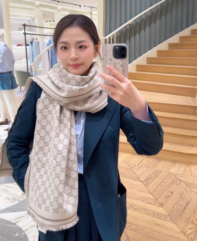 Style Lettering *47cm. % Wool Adorned with the classic Gg pattern, inspired by t