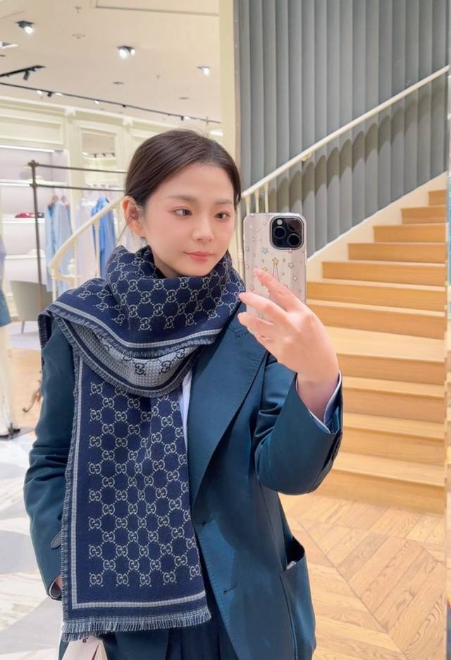 Style Lettering *47cm. % Wool Adorned with the classic Gg pattern, inspired by t