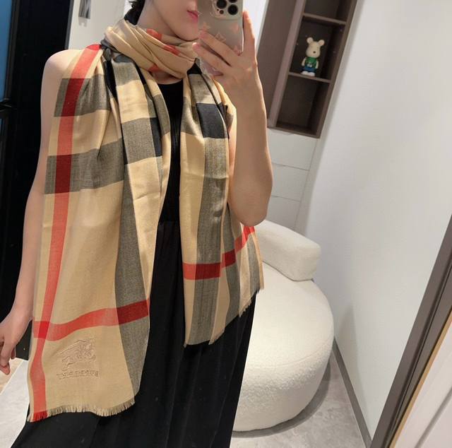 Burberry's timeless classic check thin diamond-patterned velvet scarf~ A rare cl