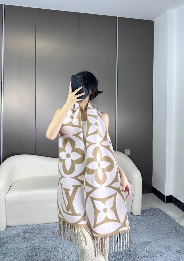 The four colors on the official website are so beautiful! The new cable knit sca