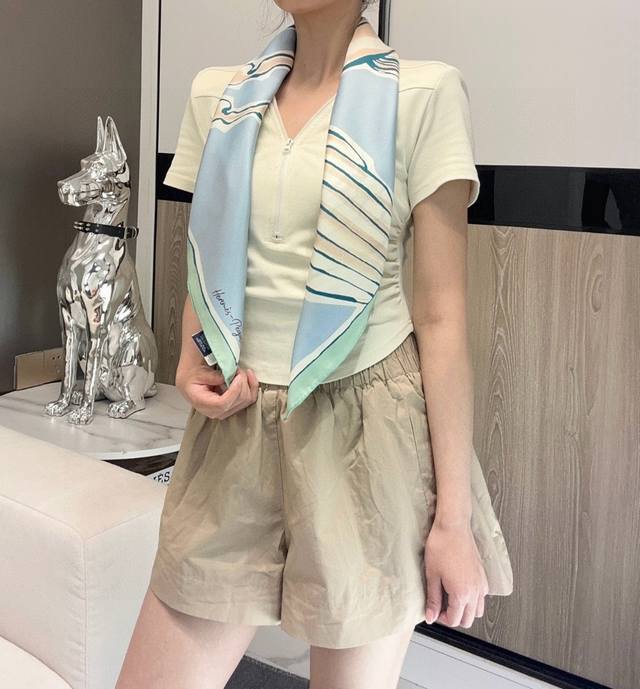 "Free Pegasus" 18mm Top-Grade Silk Double-Sided Tonal 90cm Square Scarf ~ Hermes